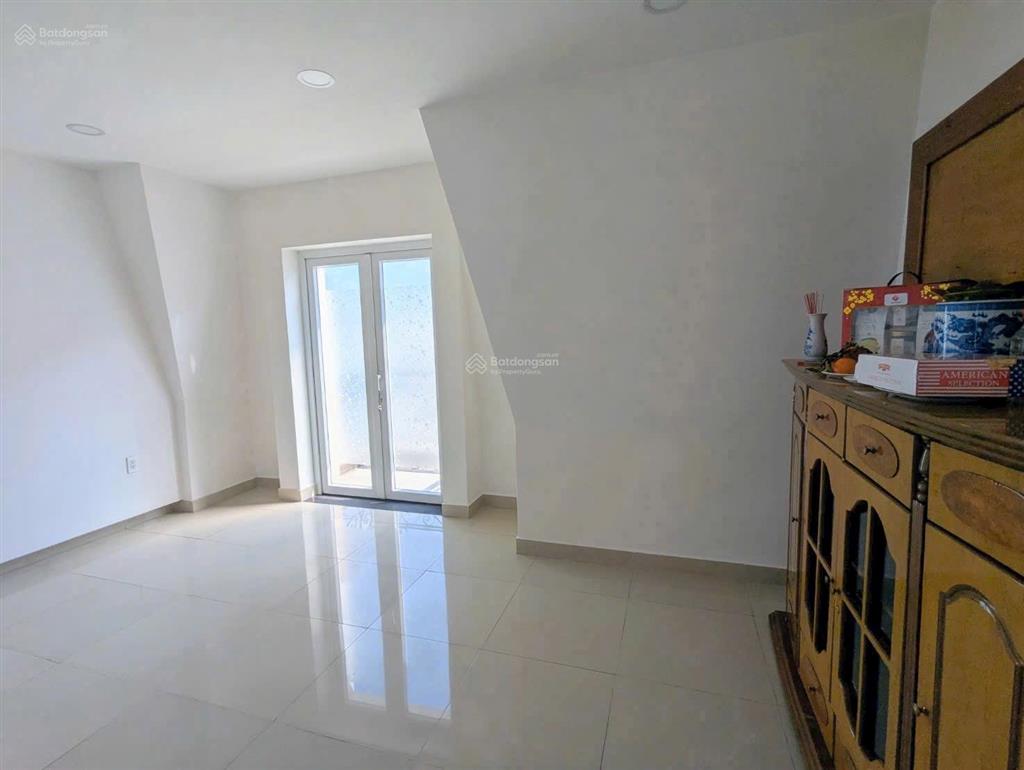 Nhà 4 tầng  ngang rộng 5,24m  dt 62m²  căn góc 2 mặt hẻm xe hơi  khu nhà lầu cao cấp