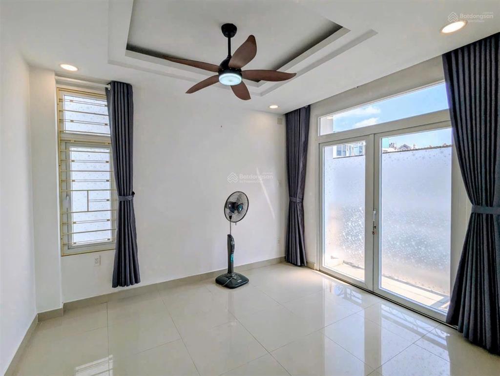 Nhà 4 tầng  ngang rộng 5,24m  dt 62m²  căn góc 2 mặt hẻm xe hơi  khu nhà lầu cao cấp