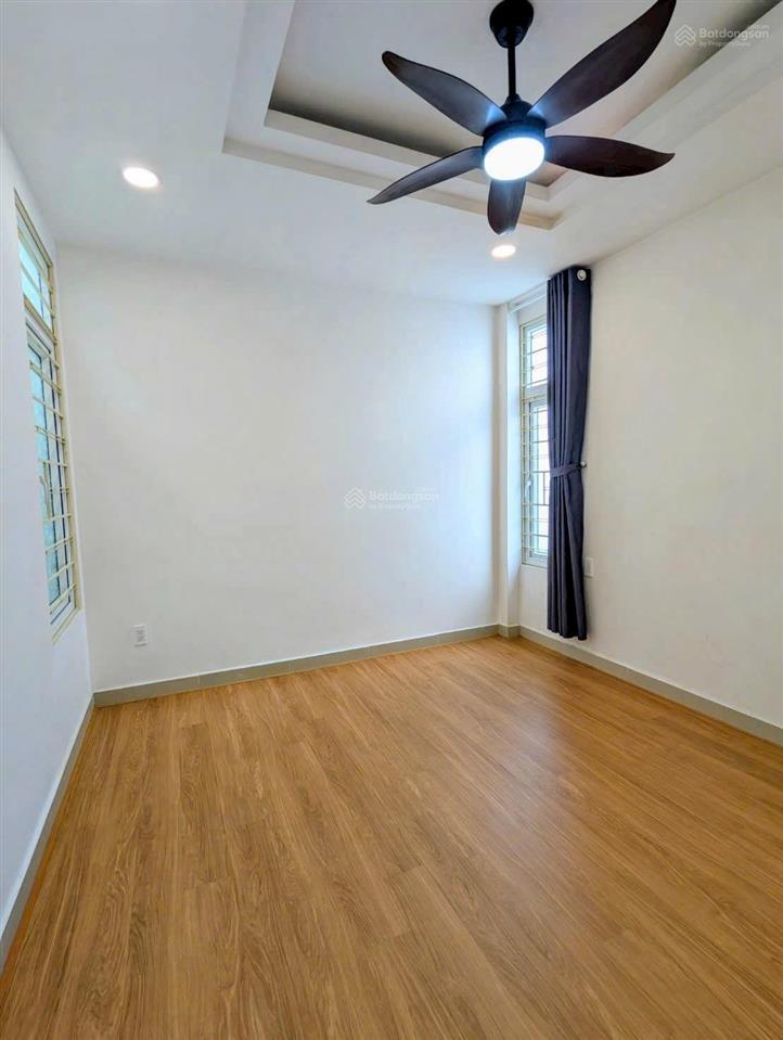 Nhà 4 tầng  ngang rộng 5,24m  dt 62m²  căn góc 2 mặt hẻm xe hơi  khu nhà lầu cao cấp