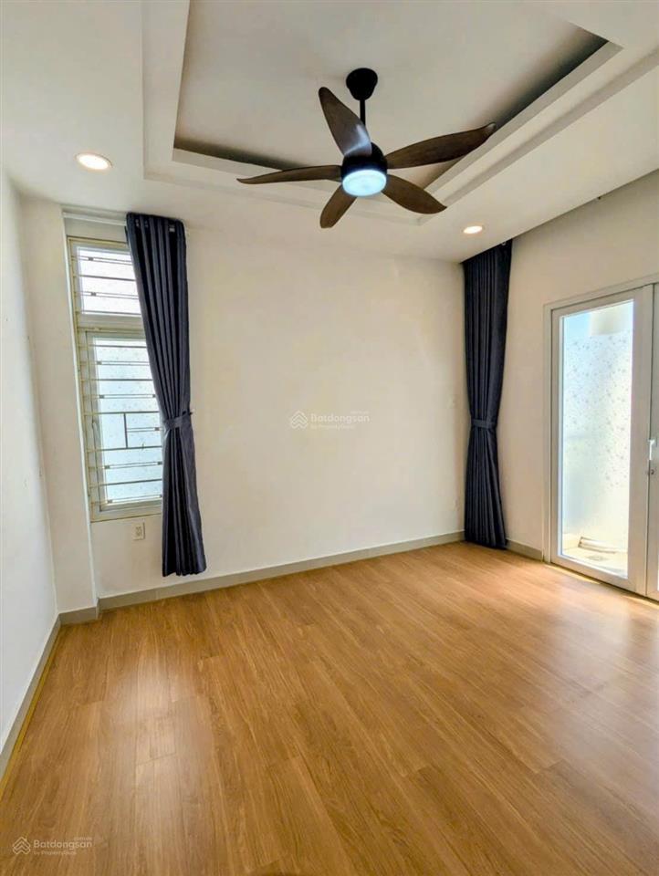 Nhà 4 tầng  ngang rộng 5,24m  dt 62m²  căn góc 2 mặt hẻm xe hơi  khu nhà lầu cao cấp