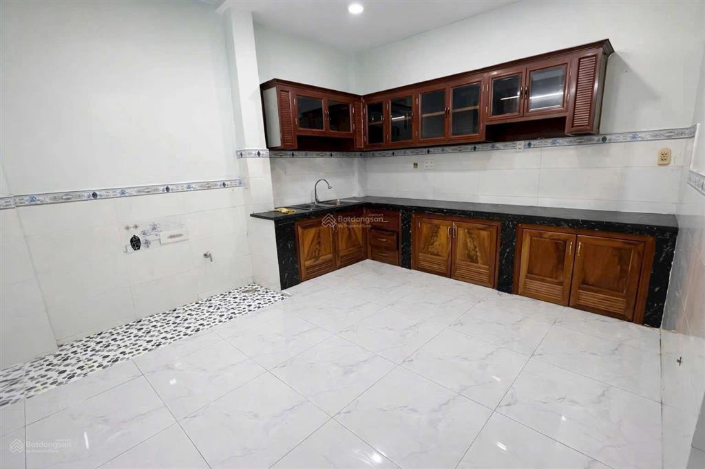 Nhà căn góc 2 mặt tiền hẻm xe hơi  dt 4,3m x 20m (86,8m2)  3 tầng  5 phòng ngủ  chỉ 7ty một chú