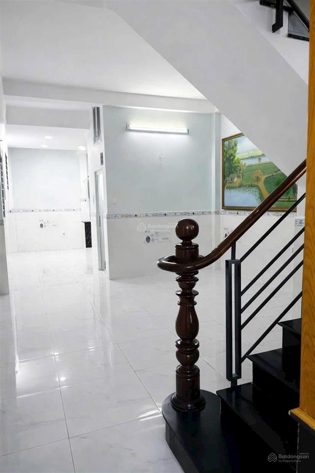 Nhà căn góc 2 mặt tiền hẻm xe hơi  dt 4,3m x 20m (86,8m2)  3 tầng  5 phòng ngủ  chỉ 7ty một chú