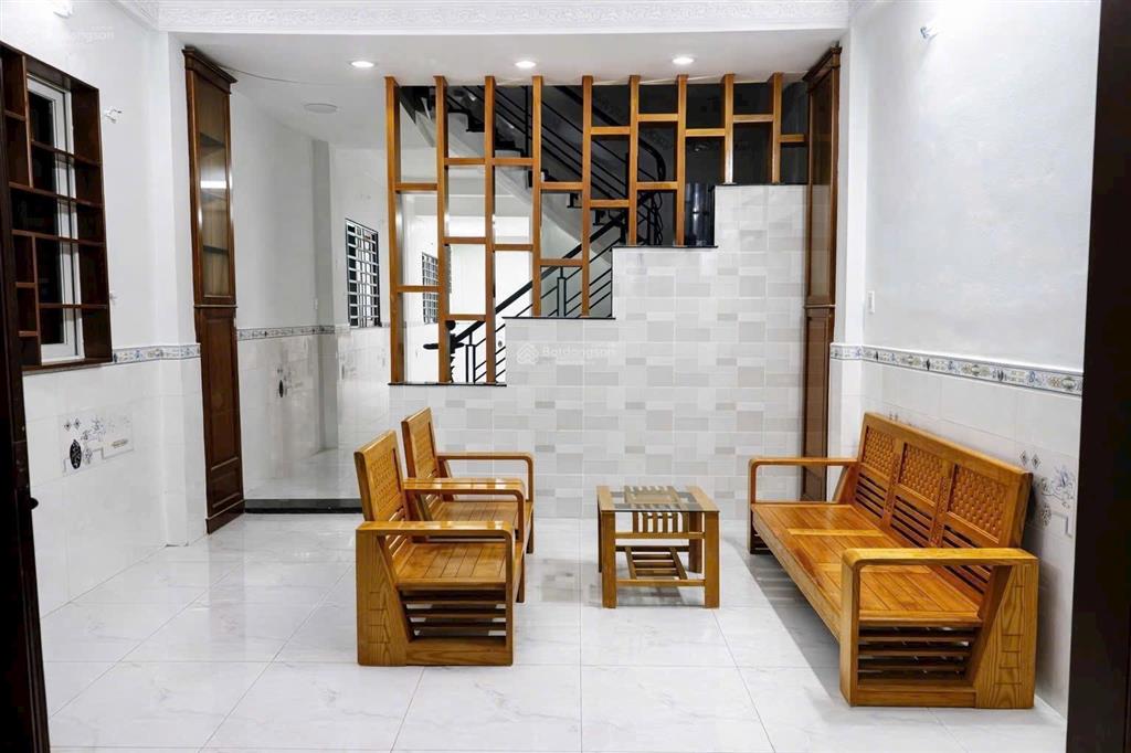 Nhà căn góc 2 mặt tiền hẻm xe hơi  dt 4,3m x 20m (86,8m2)  3 tầng  5 phòng ngủ  chỉ 7ty một chú