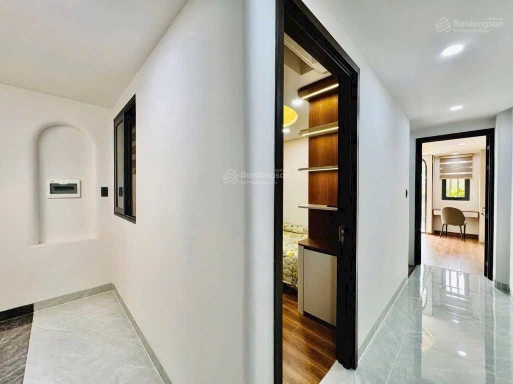 Siêu phẩm 5 tầng  thang máy  full nội thất  hẻm xe hơi khu phân lô  trung tâm gò vấp
