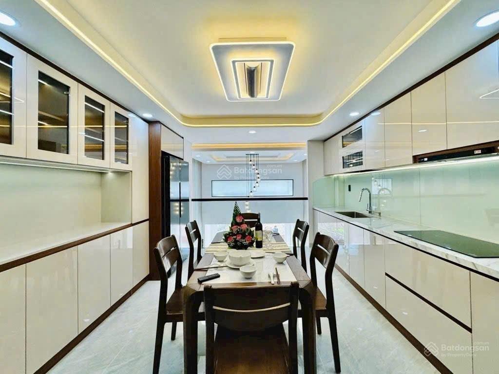 Siêu phẩm 5 tầng  thang máy  full nội thất  hẻm xe hơi khu phân lô  trung tâm gò vấp