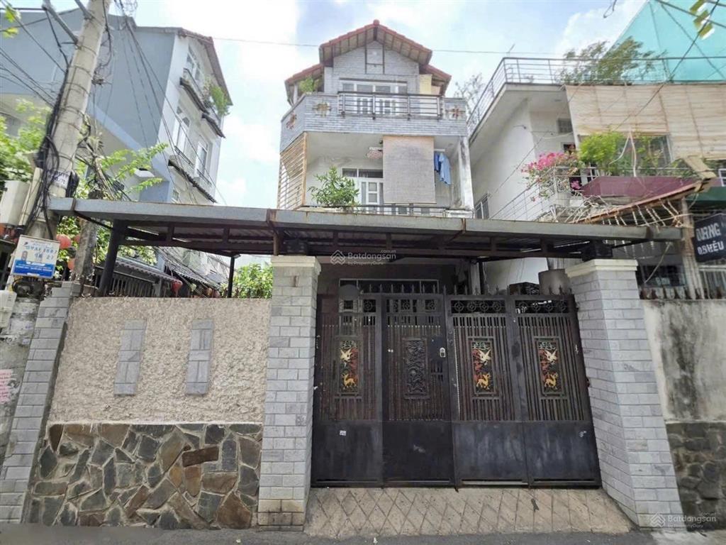 Vị trí vàng, hiếm  ngang 6,55m x 17 = 110m  nhà 3 tầng  góc 3 mặt tiền hiếm xe thông