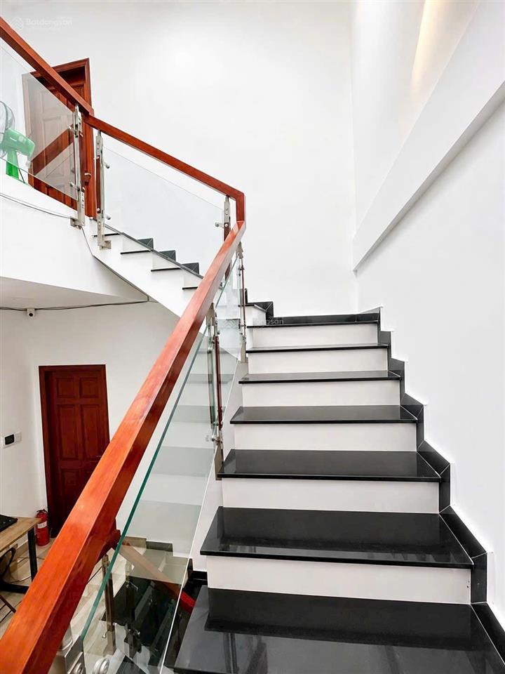 Nhà dt 86,2m2  3 tầng  hẻm thông  gần mặt tiền  đang cho thuê 15tr  chỉ 6,35 tỷ nhà dt 86.2m2