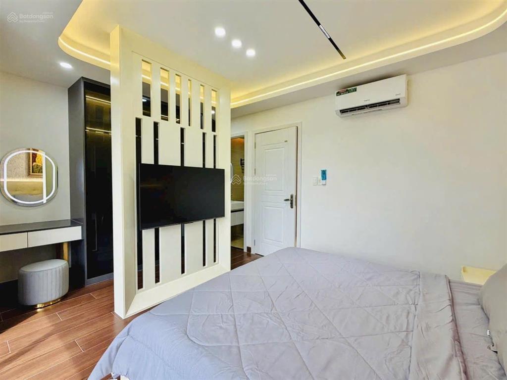 Nhà xây mới 5 tầng full nội thất  ngang rộng gần 5m  hẻm nhựa 5m xe hơi đậu trong nhà  chỉ hơn 7