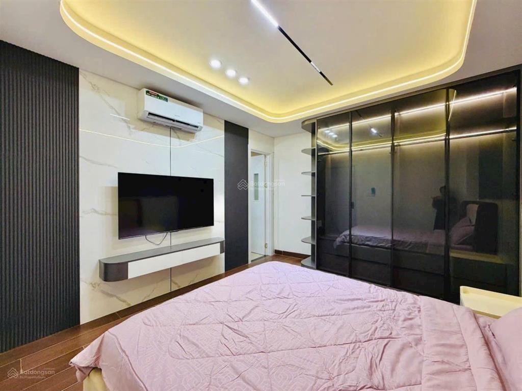Nhà xây mới 5 tầng full nội thất  ngang rộng gần 5m  hẻm nhựa 5m xe hơi đậu trong nhà  chỉ hơn 7
