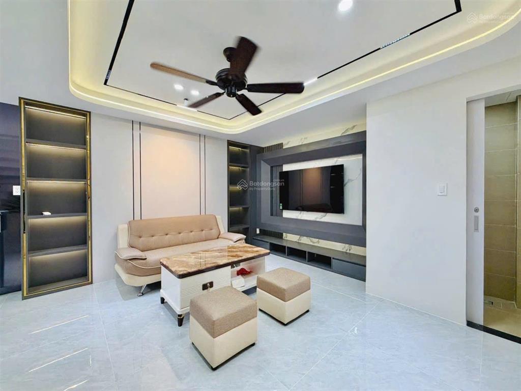 Nhà xây mới 5 tầng full nội thất  ngang rộng gần 5m  hẻm nhựa 5m xe hơi đậu trong nhà  chỉ hơn 7