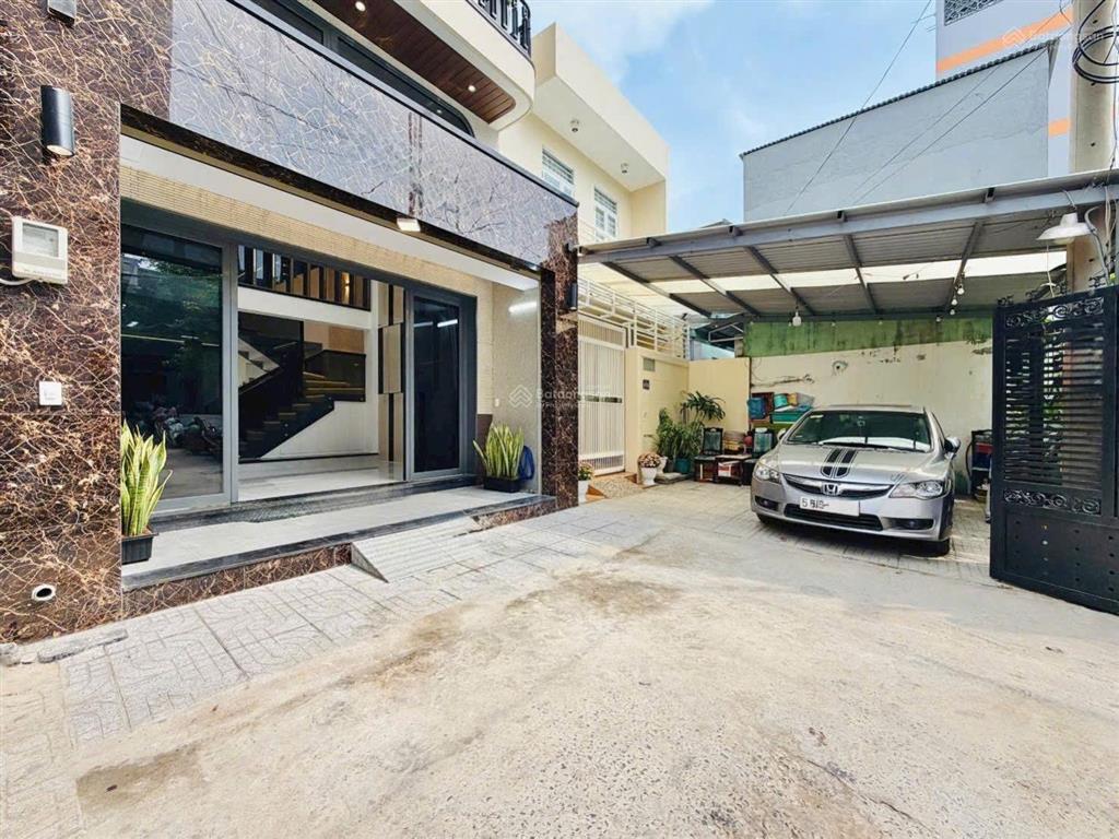 Nhà xây mới 5 tầng full nội thất  ngang rộng gần 5m  hẻm nhựa 5m xe hơi đậu trong nhà  chỉ hơn 7