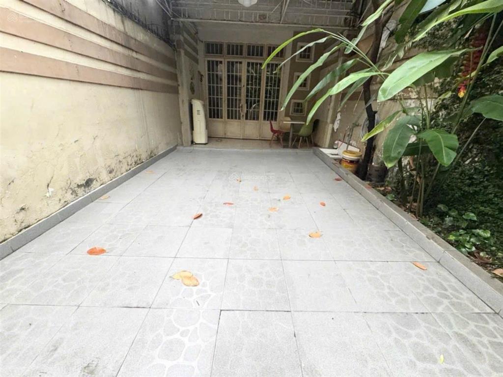 Dương quảng hàm  hẻm 8m thông xe tải  dt 4m x 19m vuông vức  nhà trệt lửng  chỉ hơn 9ty
