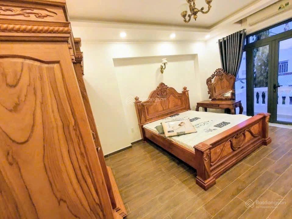 Nhà đẹp 4 tầng  hẻm xe hơi thông 1 trục  gần mặt tiền  dt 4m x 15m  chỉ hơn 7 tỷ.