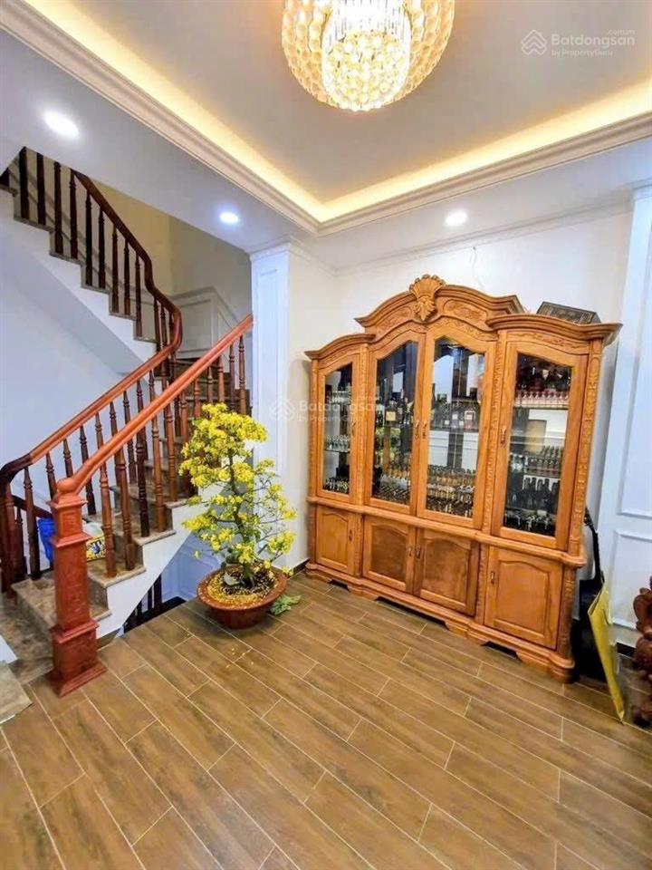 Nhà đẹp 4 tầng  hẻm xe hơi thông 1 trục  gần mặt tiền  dt 4m x 15m  chỉ hơn 7 tỷ.