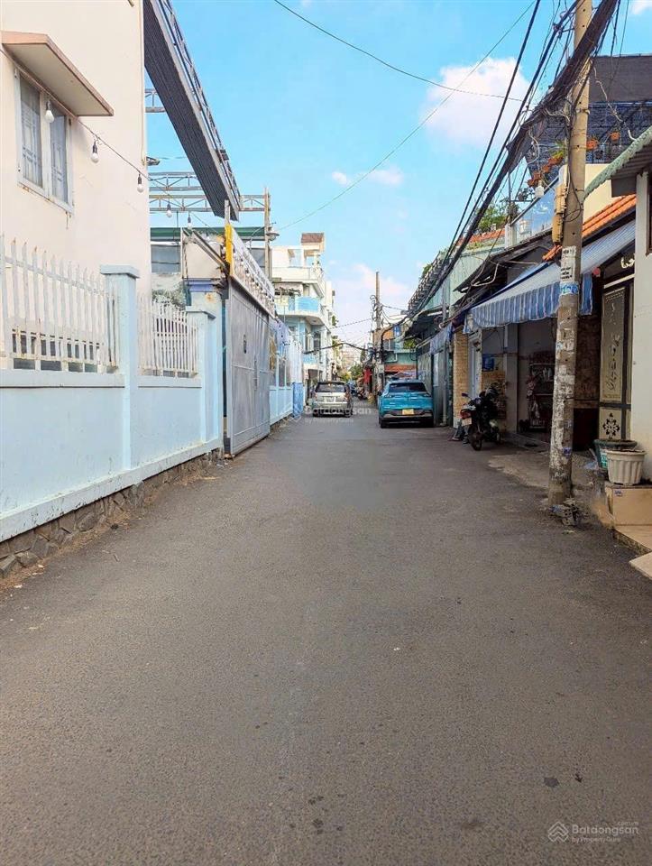 Nhà đẹp 4 tầng  hẻm xe hơi thông 1 trục  gần mặt tiền  dt 4m x 15m  chỉ hơn 7 tỷ.
