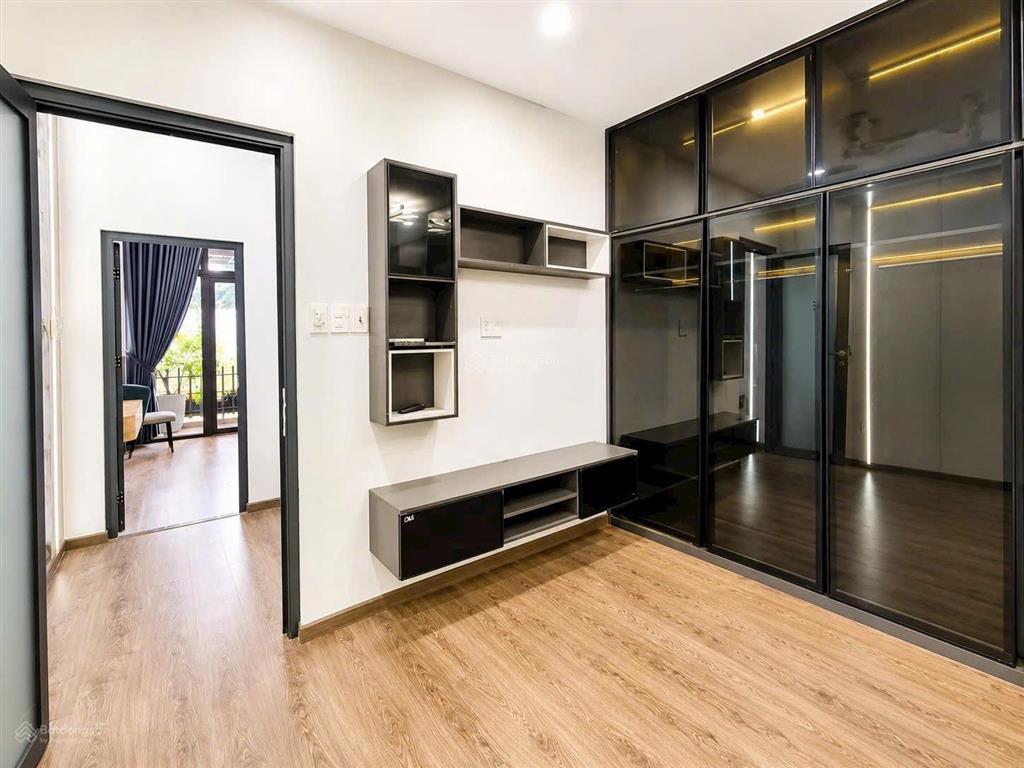 Vị trí hiếm  ngã 5 chuồng chó  nhà 3 tầng  full nội thất  dt 4,3m x 13m (52,5m2)  chỉ hơn 6 tỷ