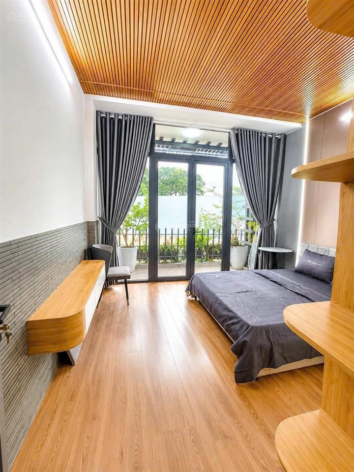 Vị trí hiếm  ngã 5 chuồng chó  nhà 3 tầng  full nội thất  dt 4,3m x 13m (52,5m2)  chỉ hơn 6 tỷ
