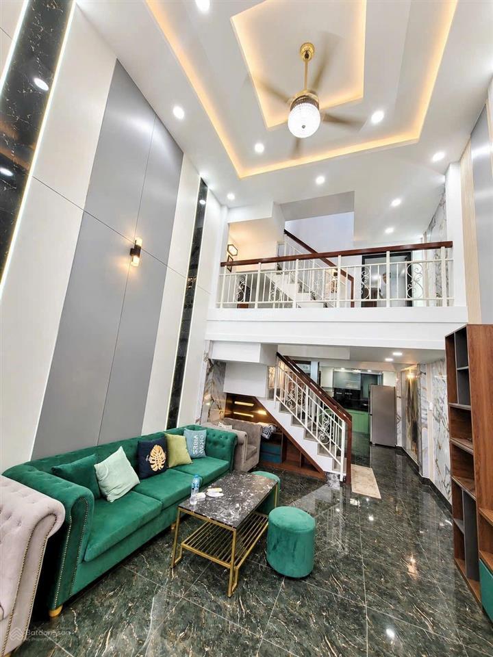 Vị trí hiếm  ngã 5 chuồng chó  nhà 3 tầng  full nội thất  dt 4,3m x 13m (52,5m2)  chỉ hơn 6 tỷ