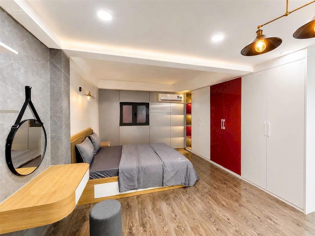 Vị trí hiếm  ngã 5 chuồng chó  nhà 3 tầng  full nội thất  dt 4,3m x 13m (52,5m2)  chỉ hơn 6 tỷ