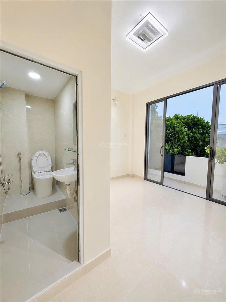 Nhà làm chdv  4 tầng  7 phòng ngủ  7wc  2 mặt hẻm xe hơi  dt 4m x 15m  chỉ hơn 7 tỷ !