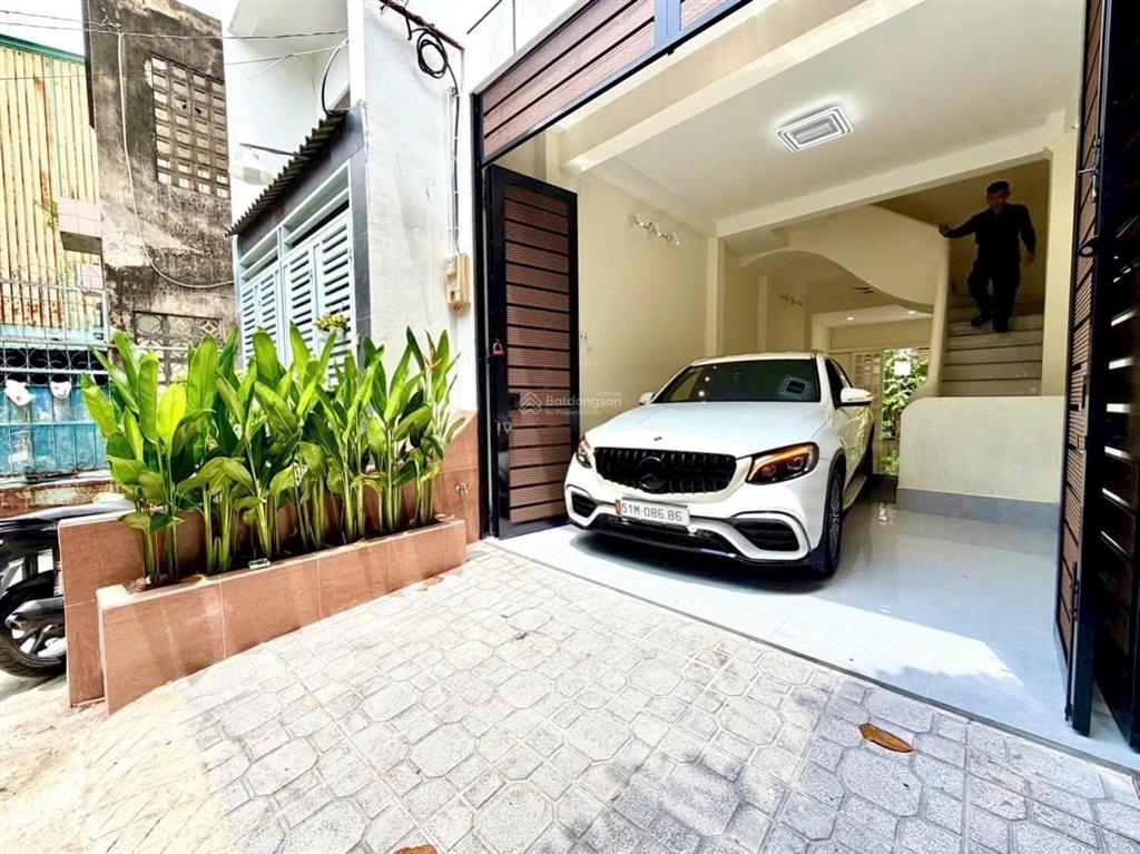 Nhà làm chdv  4 tầng  7 phòng ngủ  7wc  2 mặt hẻm xe hơi  dt 4m x 15m  chỉ hơn 7 tỷ !