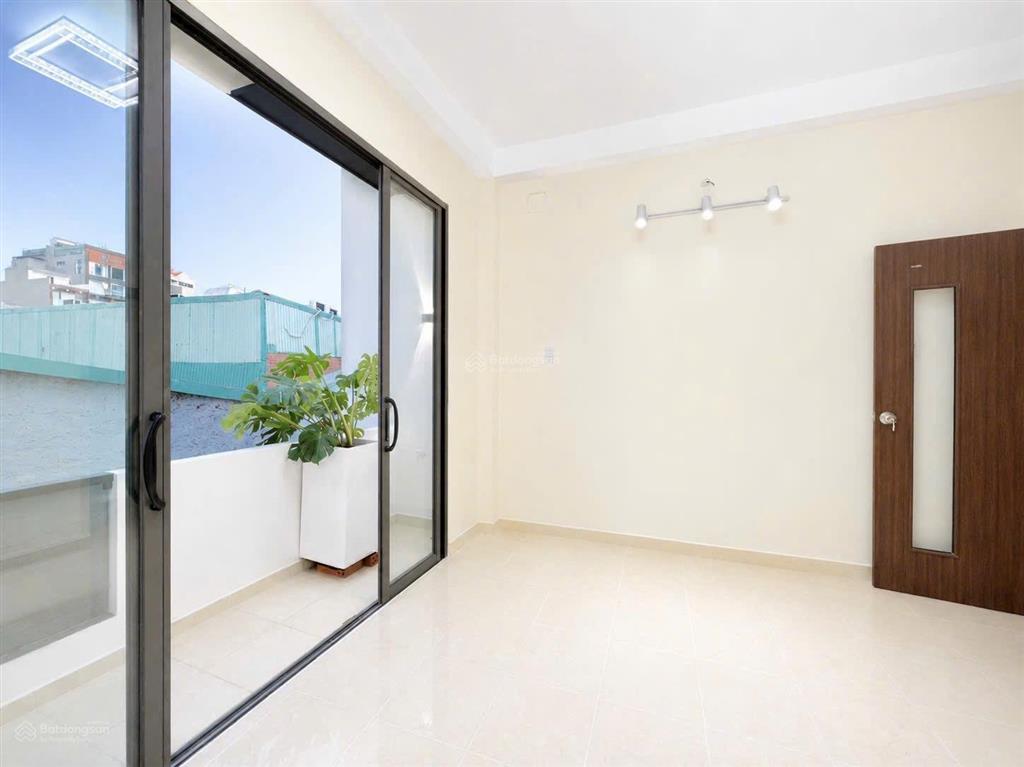 Nhà làm chdv  4 tầng  7 phòng ngủ  7wc  2 mặt hẻm xe hơi  dt 4m x 15m  chỉ hơn 7 tỷ !