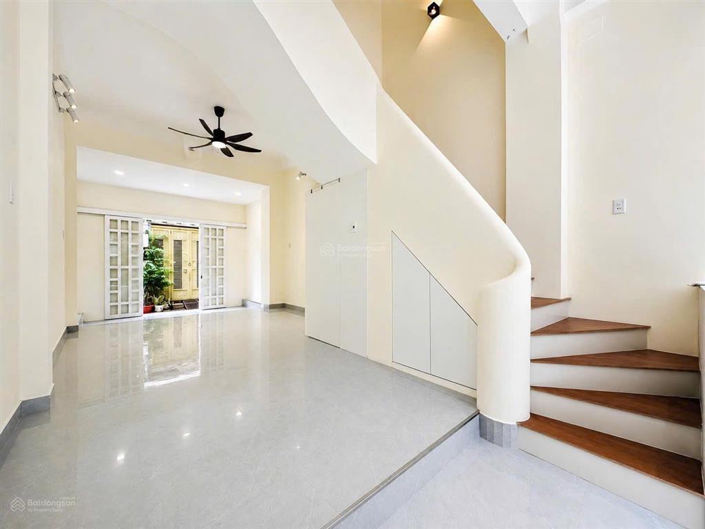 Nhà làm chdv  4 tầng  7 phòng ngủ  7wc  2 mặt hẻm xe hơi  dt 4m x 15m  chỉ hơn 7 tỷ !