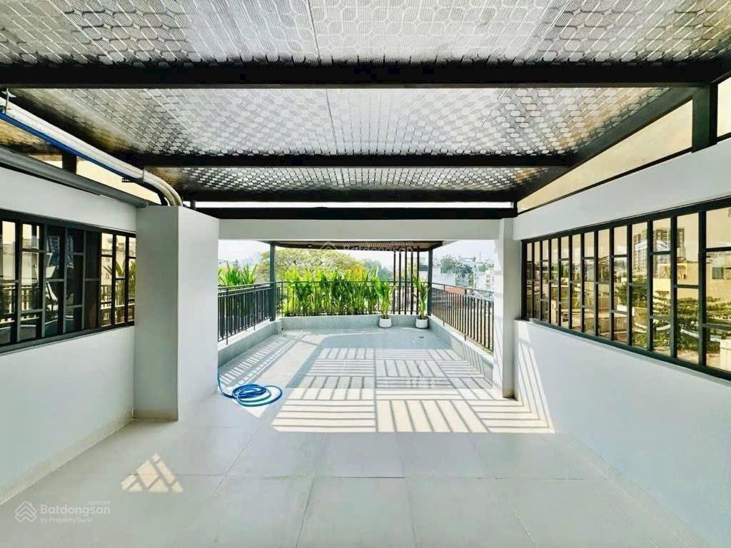 Siêu phẩm 5 tầng  thang máy  full nội thất  hẻm xe hơi khu phân lô  trung tâm gò vấp