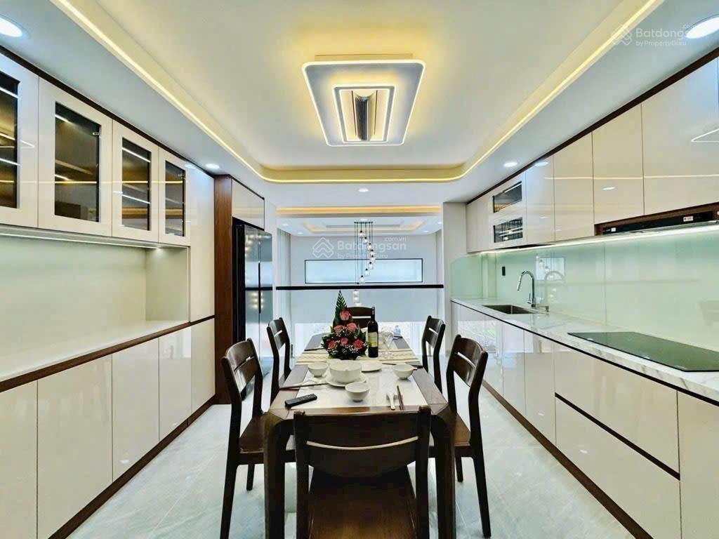 Siêu phẩm 5 tầng  thang máy  full nội thất  hẻm xe hơi khu phân lô  trung tâm gò vấp