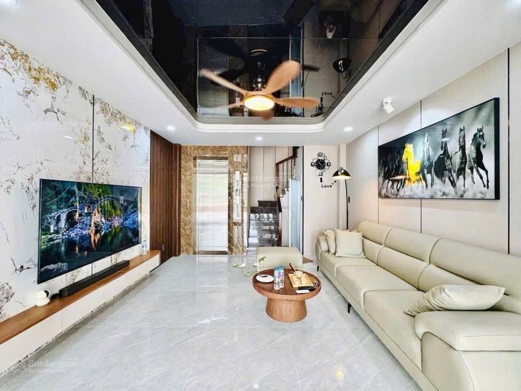 Siêu phẩm 5 tầng  thang máy  full nội thất  hẻm xe hơi khu phân lô  trung tâm gò vấp
