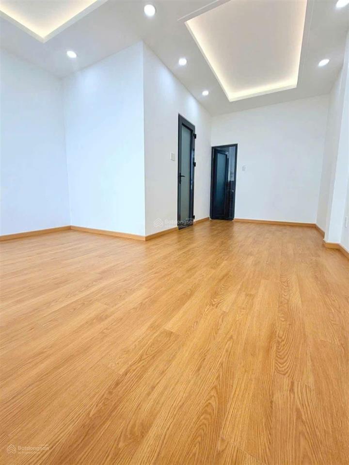 Nhà 4 tầng  full nội thất  hẻm 6m thông xe hơi ra vào  khu cao tầng sang trọng dân trí  hơn 6tỷ