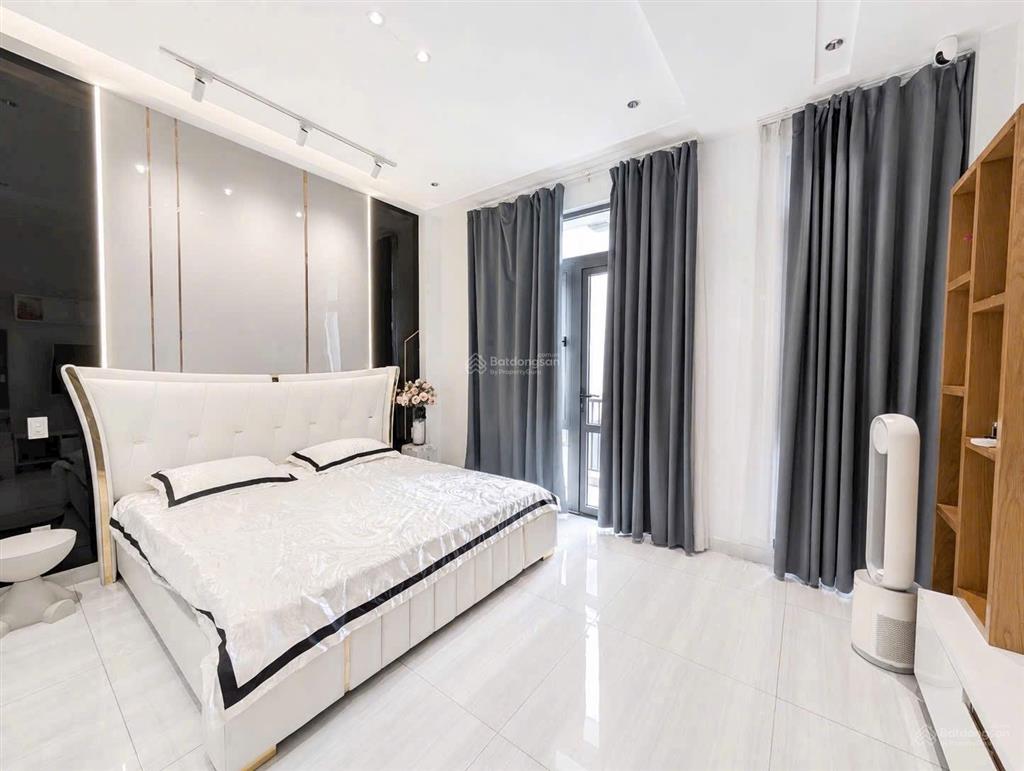 Nhà 5 tầng  hẻm xe hơi thông  dt 4,5m x 15m (67,1m2) full nội thất  gần siêu thị emart giá 8xtỷ