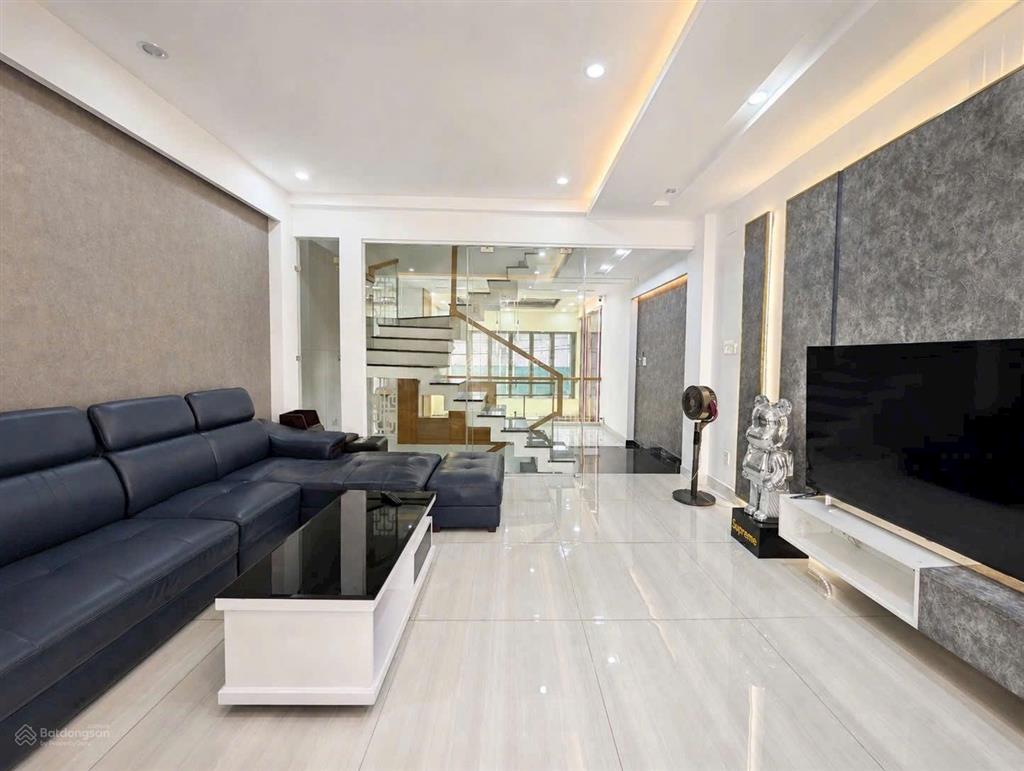 Nhà 5 tầng  hẻm xe hơi thông  dt 4,5m x 15m (67,1m2) full nội thất  gần siêu thị emart giá 8xtỷ