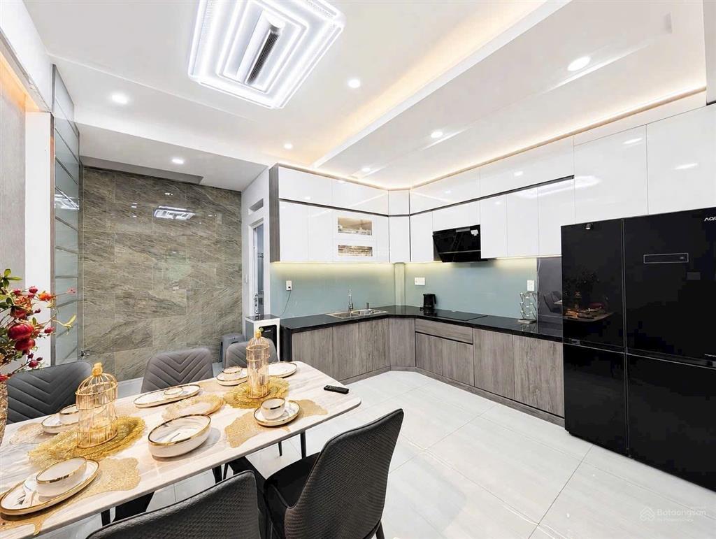 Nhà 5 tầng  hẻm xe hơi thông  dt 4,5m x 15m (67,1m2) full nội thất  gần siêu thị emart giá 8xtỷ