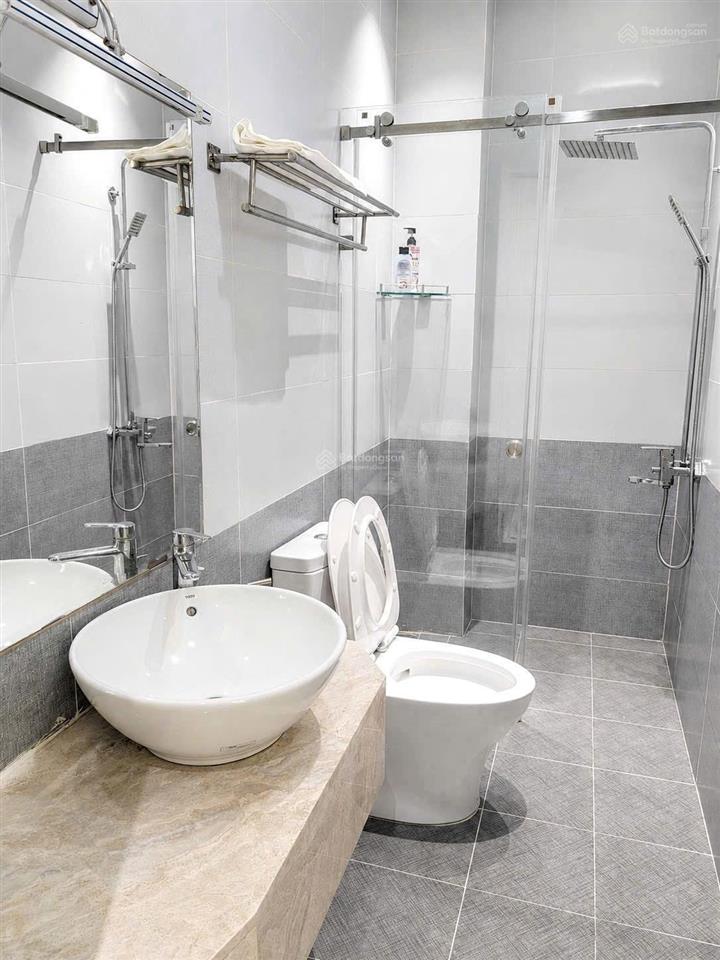 Nhà 5 tầng  hẻm xe hơi thông  dt 4,5m x 15m (67,1m2) full nội thất  gần siêu thị emart giá 8xtỷ