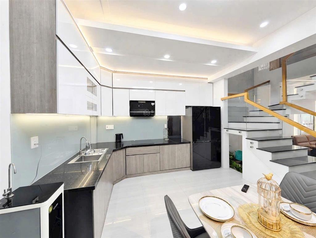 Nhà 5 tầng  hẻm xe hơi thông  dt 4,5m x 15m (67,1m2) full nội thất  gần siêu thị emart giá 8xtỷ