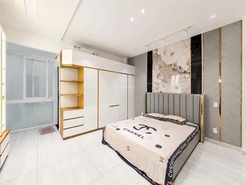 Nhà 5 tầng  hẻm xe hơi thông  dt 4,5m x 15m (67,1m2) full nội thất  gần siêu thị emart giá 8xtỷ