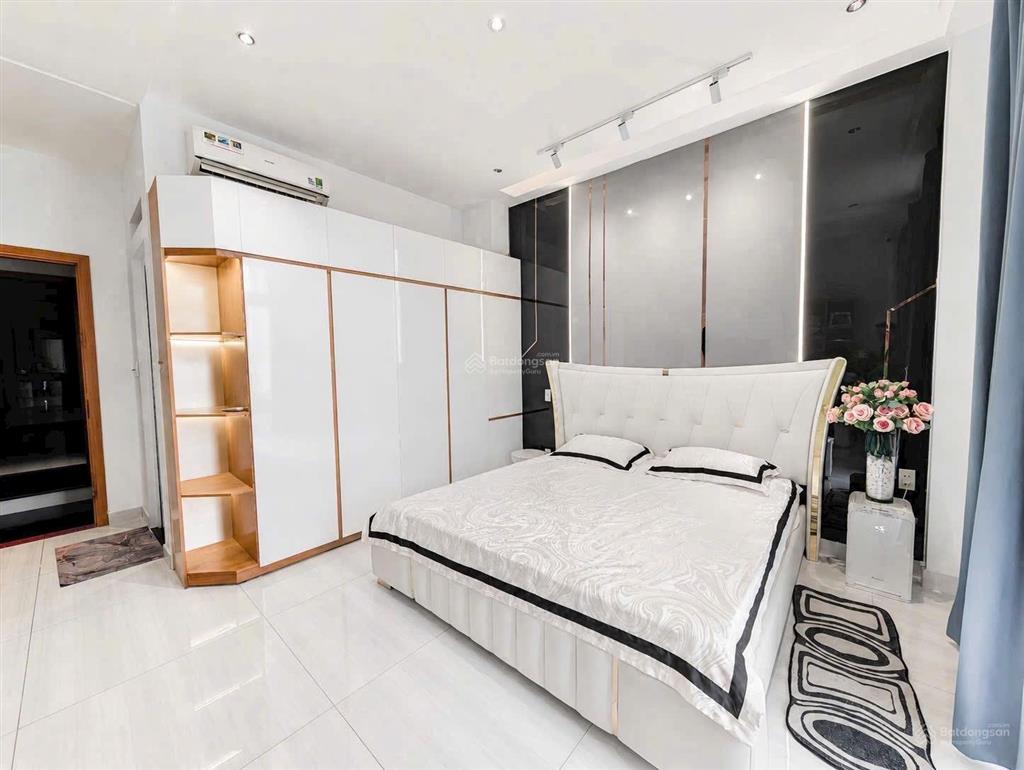 Nhà 5 tầng  hẻm xe hơi thông  dt 4,5m x 15m (67,1m2) full nội thất  gần siêu thị emart giá 8xtỷ