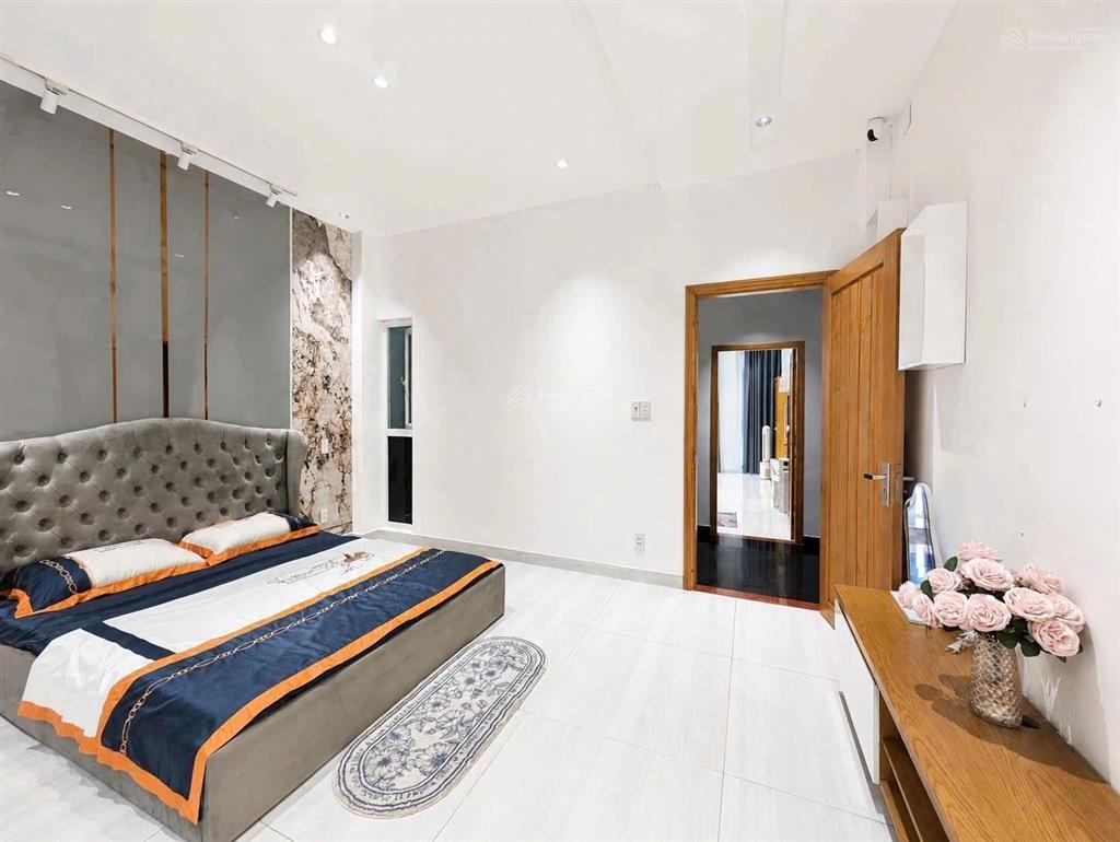 Nhà 5 tầng  hẻm xe hơi thông  dt 4,5m x 15m (67,1m2) full nội thất  gần siêu thị emart giá 8xtỷ