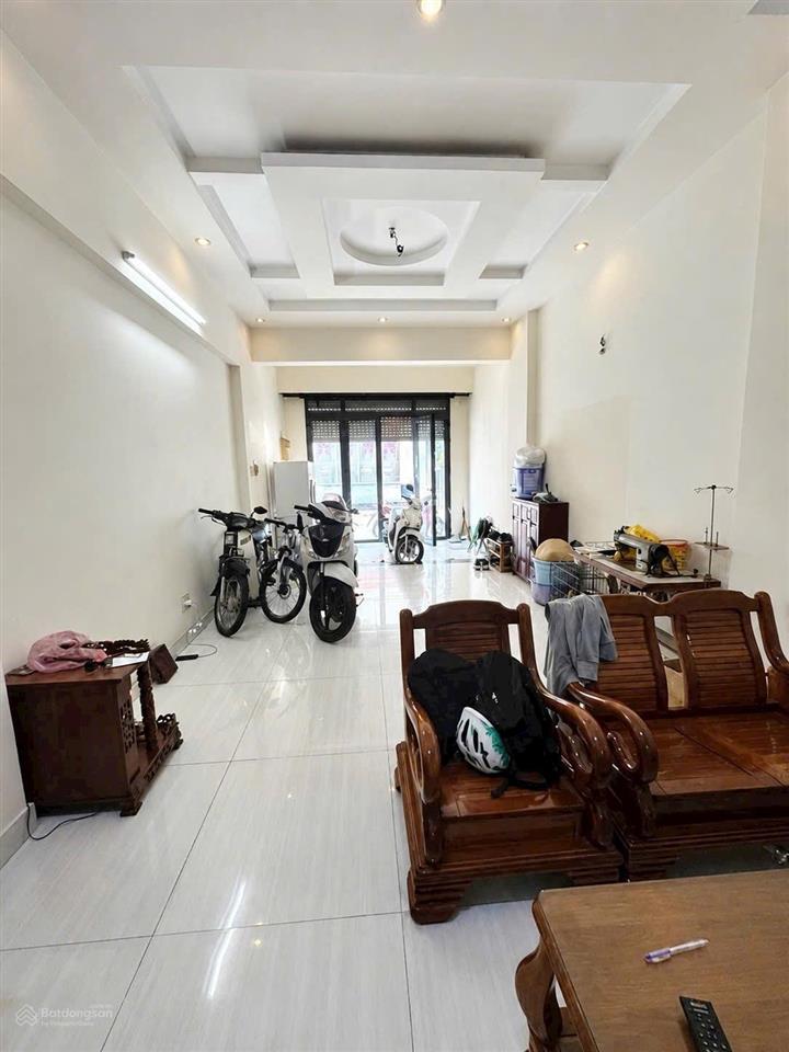 Nhà mặt tiền kinh doanh sầm uất  dt 4m x 17m  5 tầng  6pn, 7wc  giá chỉ 11 tỷ