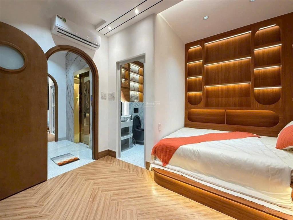 Siêu phẩm góc hai mặt tiền siêu đẹp  có thang máy  ngang rộng 6m  5 tầng  full nội thất  9x tỷ