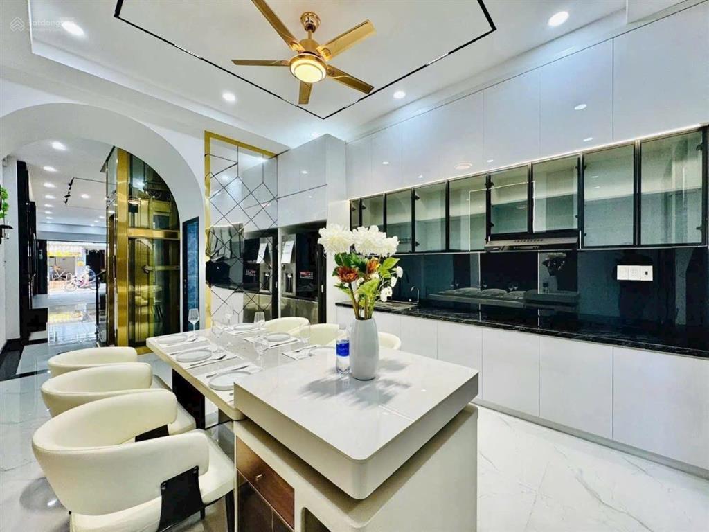 Mặt tiền kinh doanh đường 10m  dt 86m2 (4m x 21,5m)  nhà mới 4 tầng  full nội thất  giá 15x tỷ