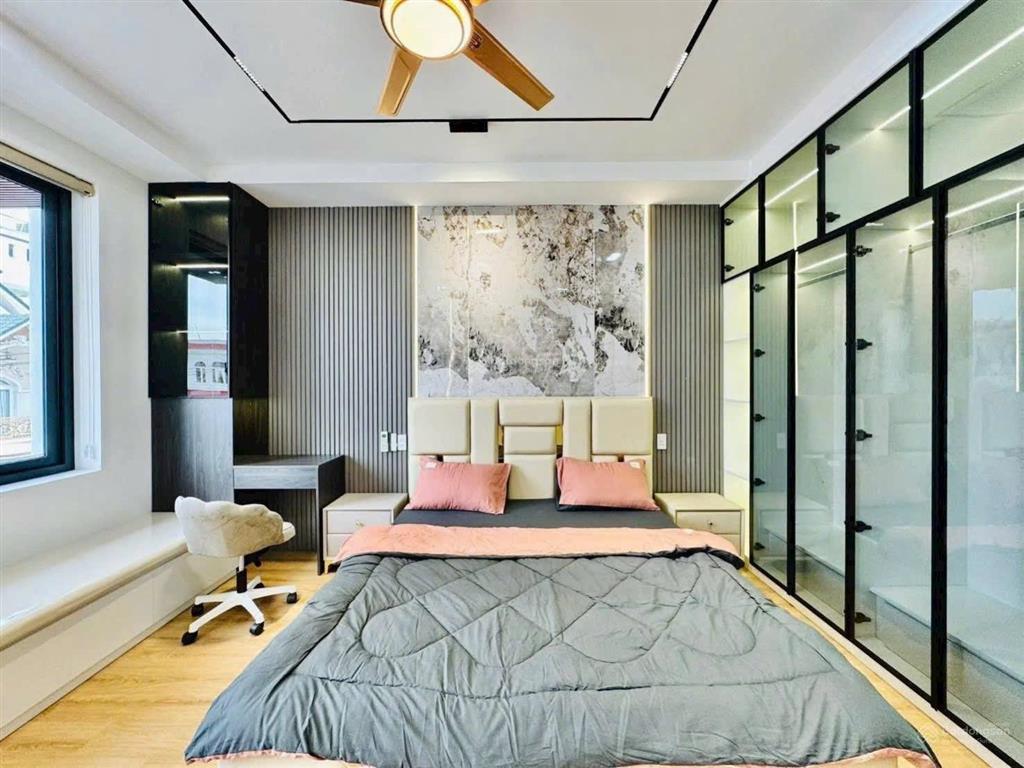 Mặt tiền kinh doanh đường 10m  dt 86m2 (4m x 21,5m)  nhà mới 4 tầng  full nội thất  giá 15x tỷ