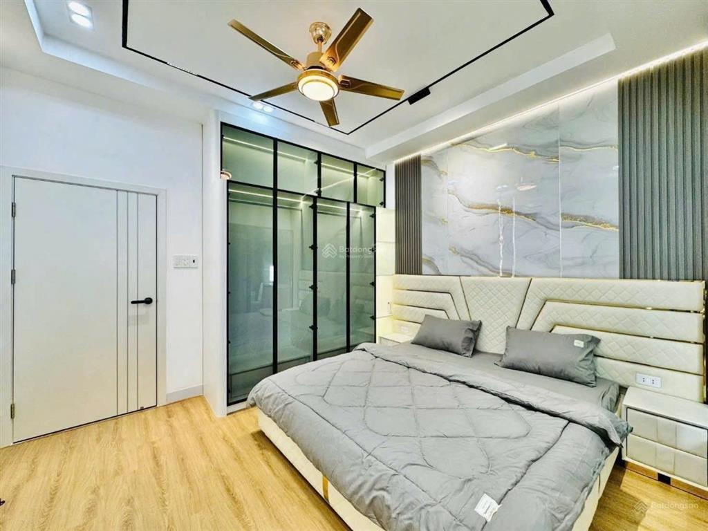 Mặt tiền kinh doanh đường 10m  dt 86m2 (4m x 21,5m)  nhà mới 4 tầng  full nội thất  giá 15x tỷ