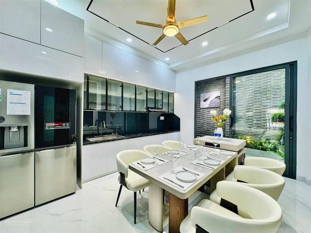 Mặt tiền kinh doanh đường 10m  dt 86m2 (4m x 21,5m)  nhà mới 4 tầng  full nội thất  giá 15x tỷ