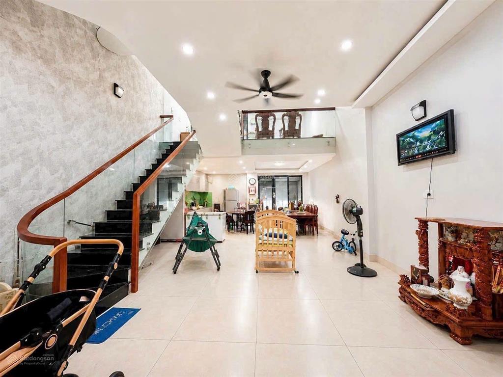 Nhà phố ngang rộng 6m x19m  4 tầng  2 mặt tiền đường 8m thông  đường bờ sông tham lương bến cát
