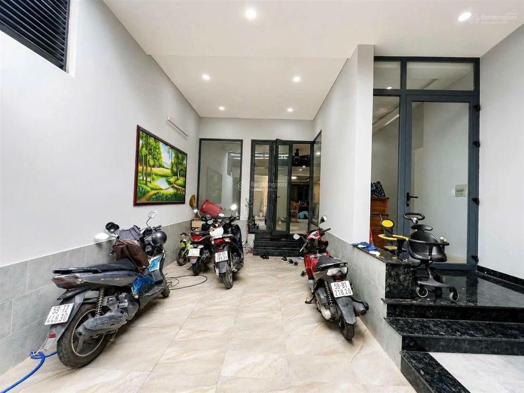 Nhà phố ngang rộng 6m x19m  4 tầng  2 mặt tiền đường 8m thông  đường bờ sông tham lương bến cát