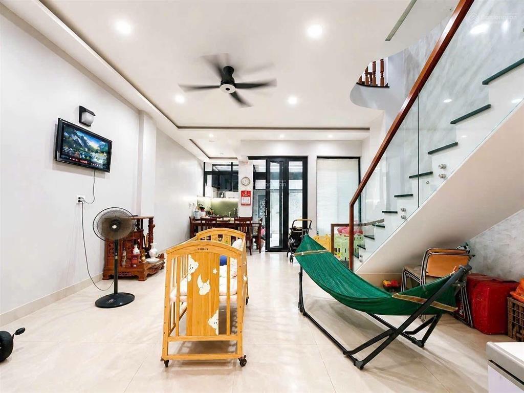 Nhà phố ngang rộng 6m x19m  4 tầng  2 mặt tiền đường 8m thông  đường bờ sông tham lương bến cát