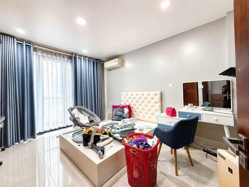 Nhà phố ngang rộng 6m x19m  4 tầng  2 mặt tiền đường 8m thông  đường bờ sông tham lương bến cát