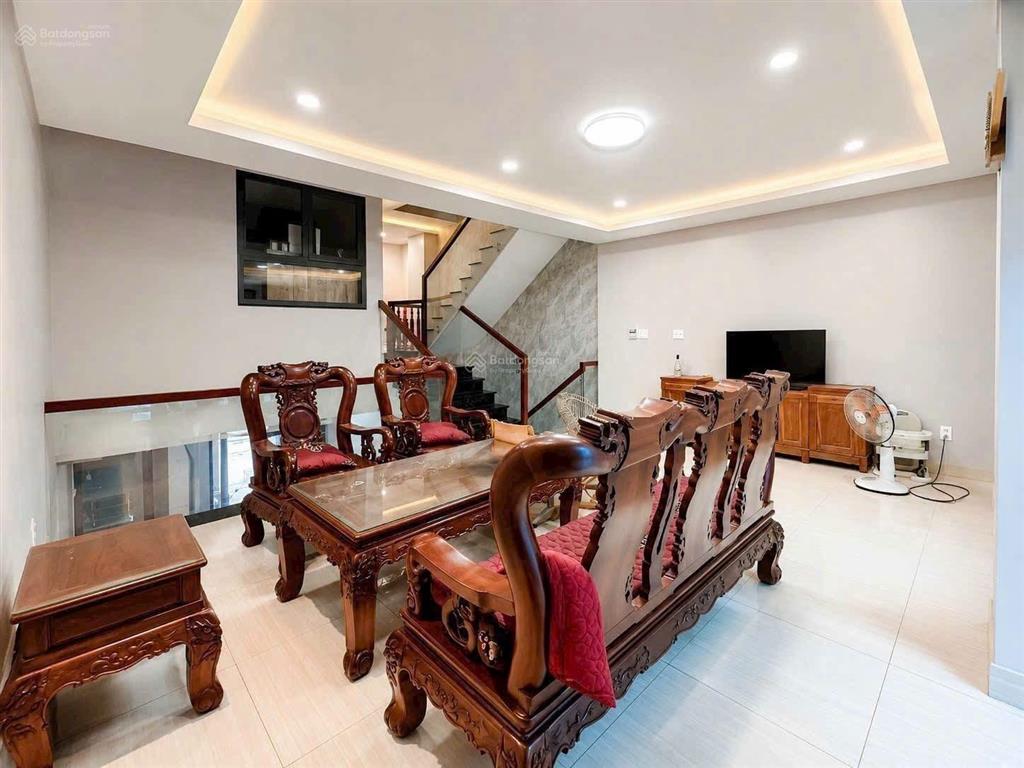 Nhà phố ngang rộng 6m x19m  4 tầng  2 mặt tiền đường 8m thông  đường bờ sông tham lương bến cát
